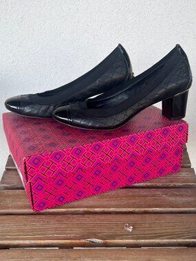 Tory Burch Carrie 55mm Quilted Leather Cap Toe Pump Black Gold Logo Size 9.5 EUC